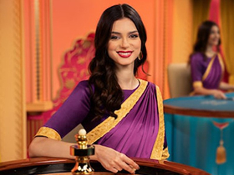 Hình ảnh một con gà nòi Việt Nam mạnh mẽ, oai vệ, thể hiện vẻ đẹp và sức chiến đấu của giống gà truyền thống.